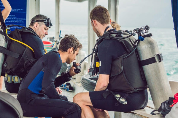 10 accessories beginning scuba divers must have.